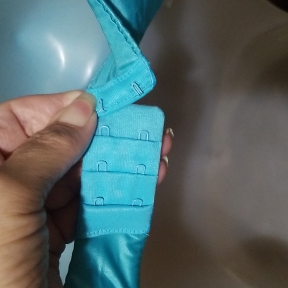 🎄Victoria Secret's Blue Sequined 32D🎁 - Picture 12 of 14